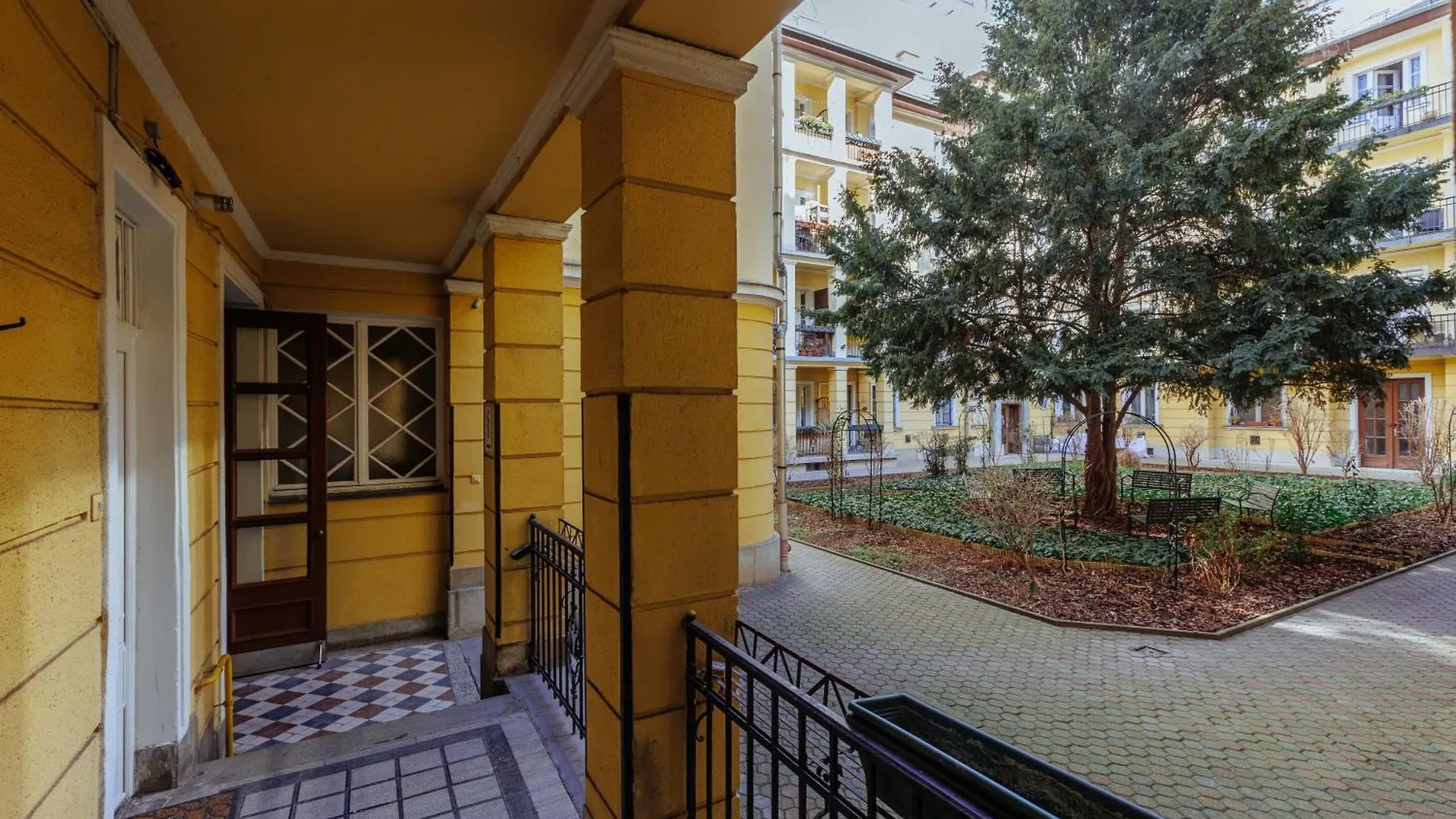 Rise & Shine Apartment Budapest 0*,