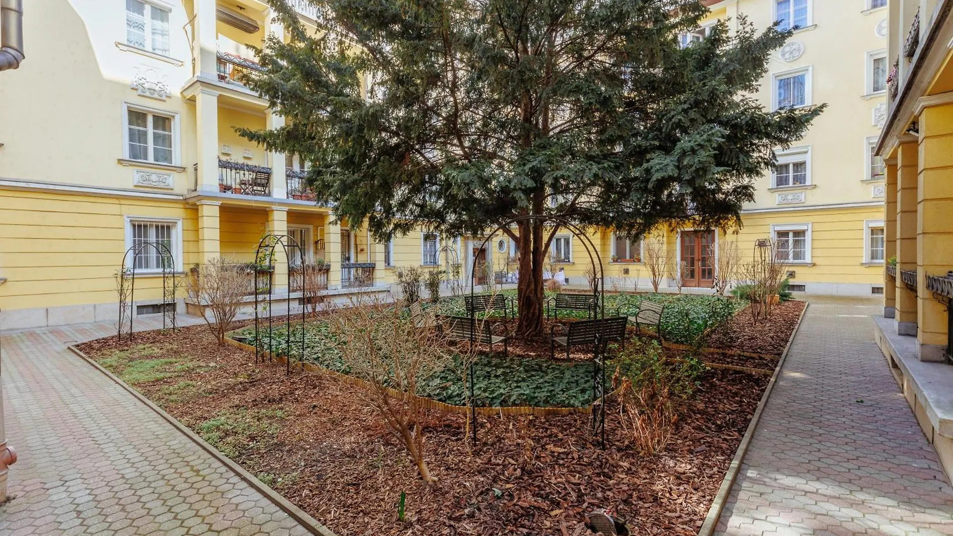 Rise & Shine Apartment Budapest 0*,  Hungary
