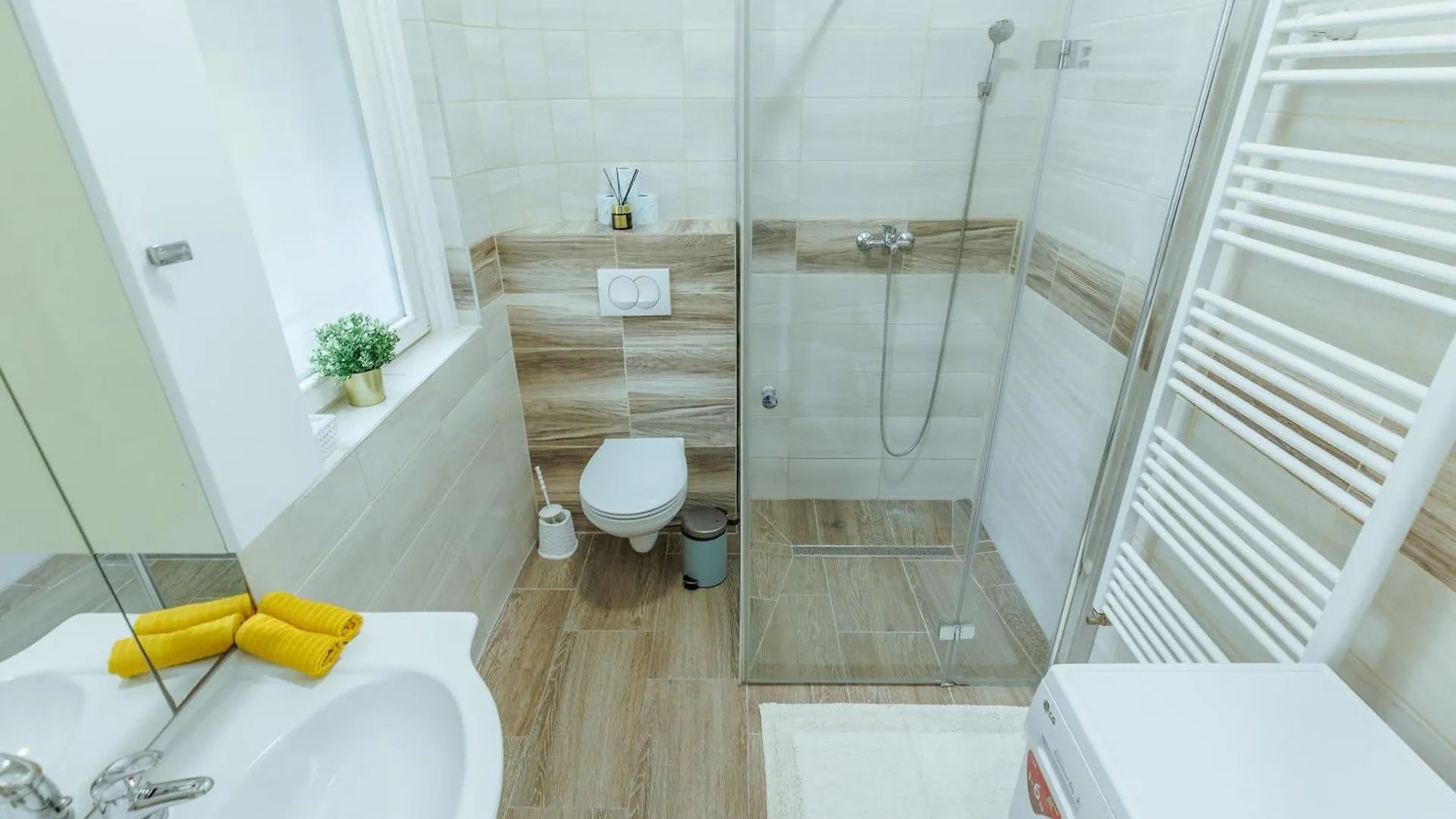 Rise & Shine Apartment Budapest 0*,  Hungary