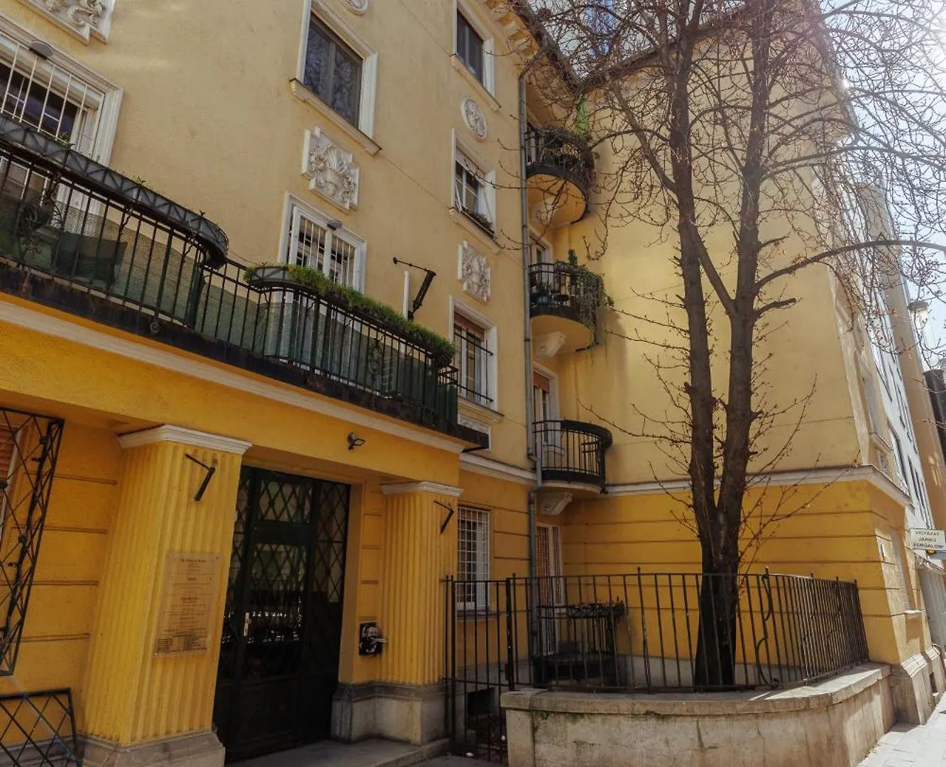 Rise & Shine Apartment Budapest 0*,